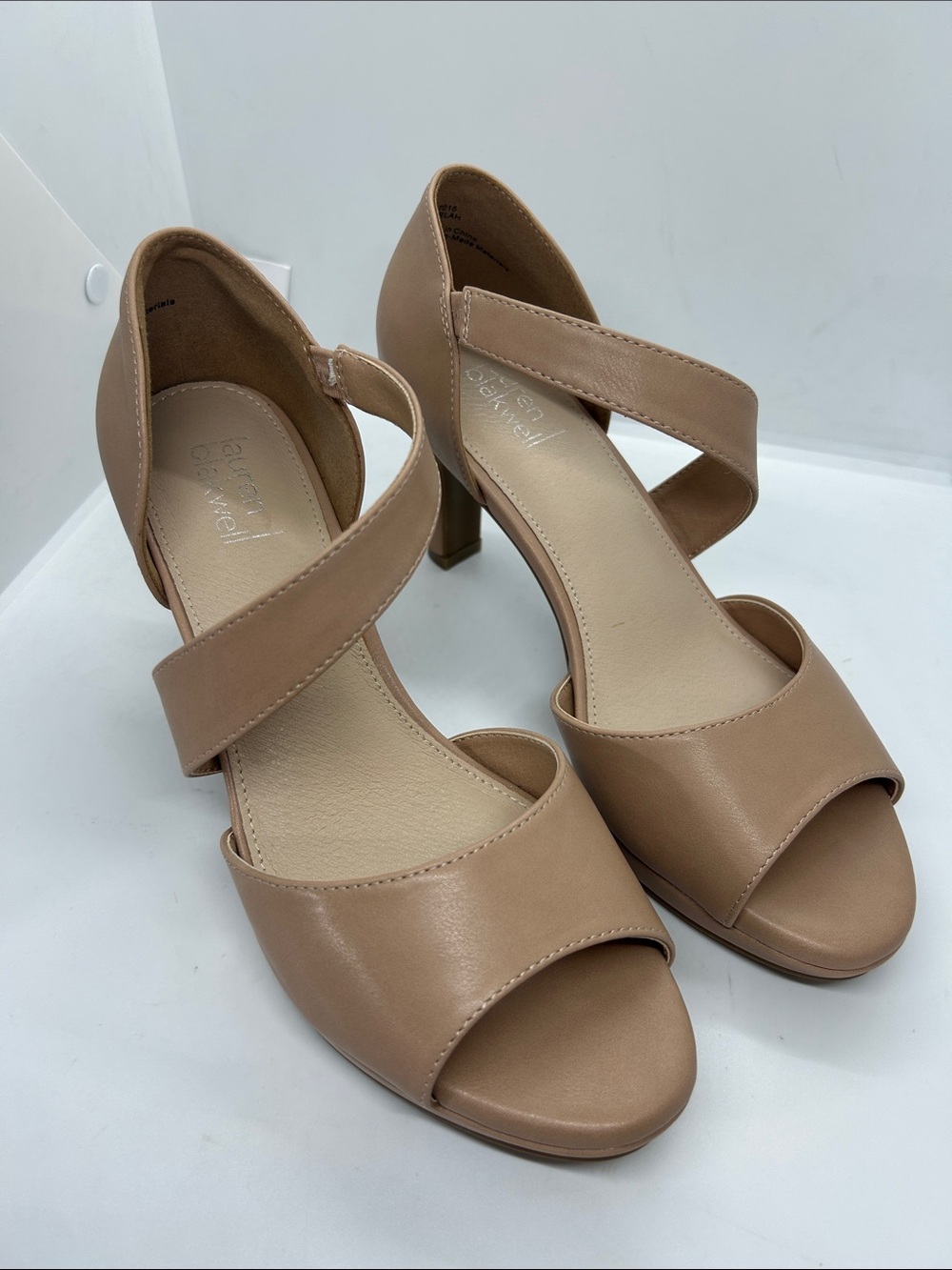 Lauren Blakwell peep-toe d'Orsay kitten heels in a classic nude/tan color Sz 8.5